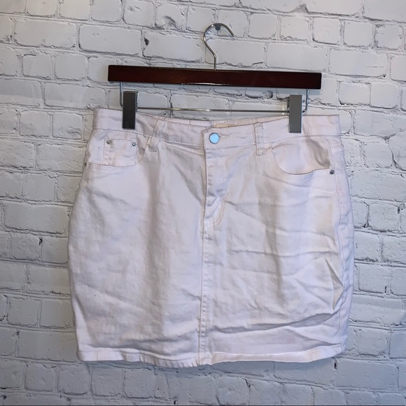 Just Quella Pants - Just Quella White Buttoned Jean Skort size 16